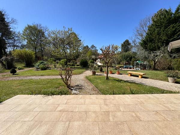 A VENDRE MAISON DE TYPE 5 DANS UN ENVIRONNEMENT DE QUALITE