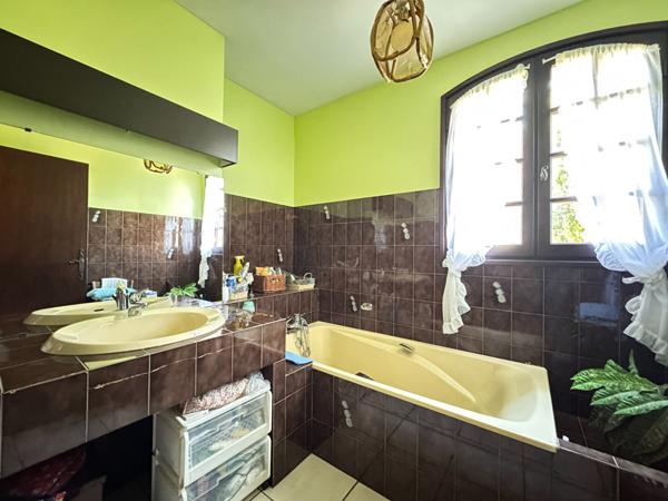 A VENDRE MAISON DE TYPE 5 DANS UN ENVIRONNEMENT DE QUALITE