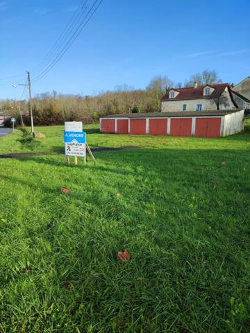 A Vendre ensemble de garages sur terrain constructible situé dans la jolie ville de PROVINS (77)