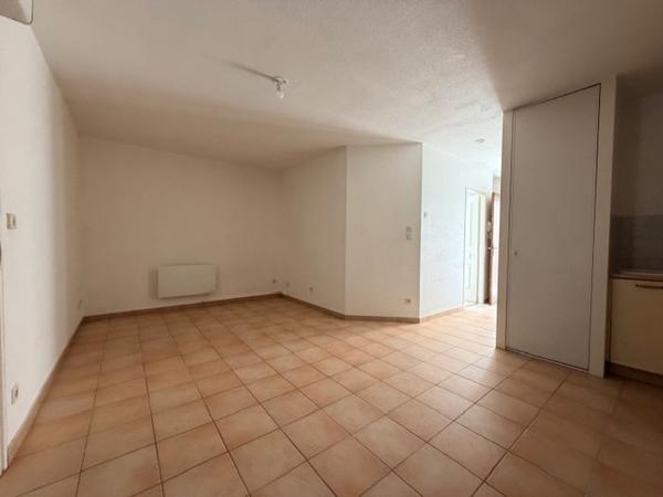 LA GENETTE – AGREABLE APPARTEMENT DE TYPE 2 EN REZ DE JARDIN AVEC GARAGE