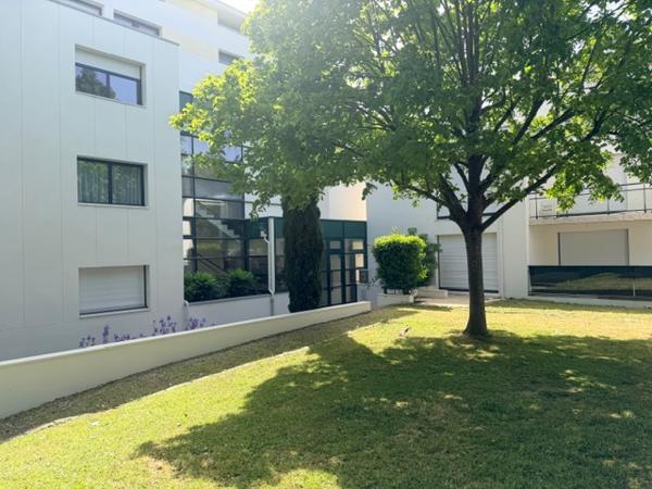 LA GENETTE – AGREABLE APPARTEMENT DE TYPE 2 EN REZ DE JARDIN AVEC GARAGE