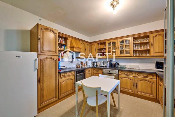 Maison 6 pièces 4 chambres de 123 m2 habitable avec une dépendance de 48 m2 Parcelles 485 m2 Jardin 350 m2