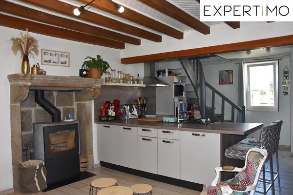 Pionsat (63330) Maison rénovée de 190m² sur 2667 m² de terrain clos et attenant.