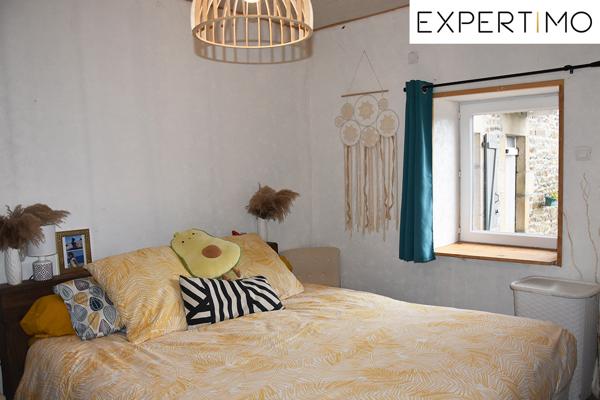 Pionsat (63330) Maison rénovée de 190m² sur 2667 m² de terrain clos et attenant.