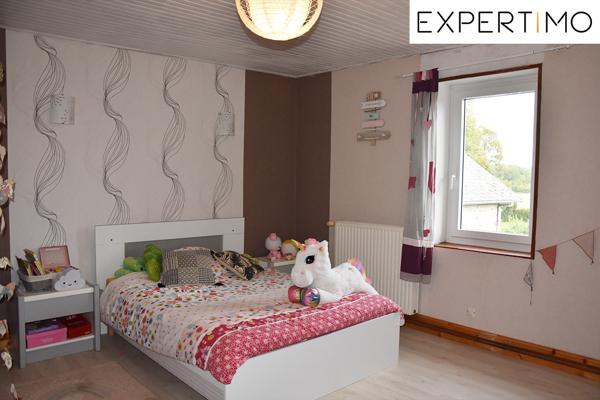 Pionsat (63330) Maison rénovée de 190m² sur 2667 m² de terrain clos et attenant.