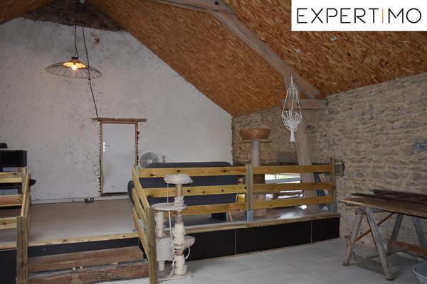 Pionsat (63330) Maison rénovée de 190m² sur 2667 m² de terrain clos et attenant.