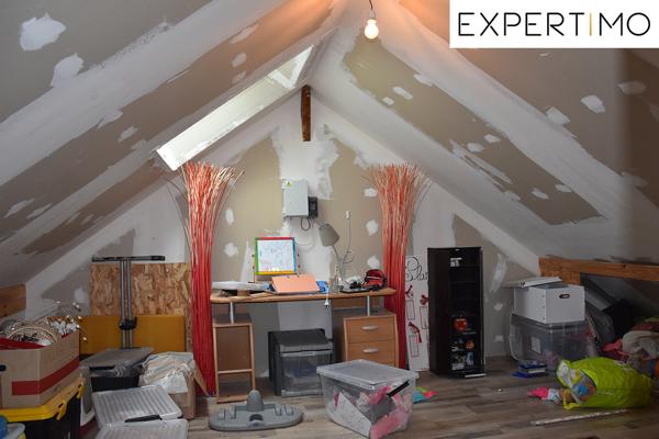 Pionsat (63330) Maison rénovée de 190m² sur 2667 m² de terrain clos et attenant.