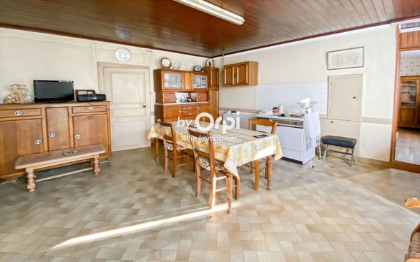 Maison à vendre    5 pièces •  Mazirat