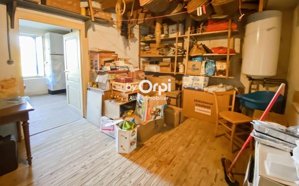 Maison à vendre    5 pièces •  Mazirat