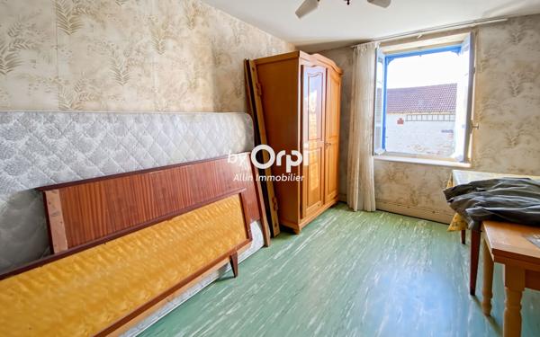 Maison à vendre    5 pièces •  Mazirat