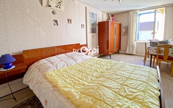 Maison à vendre    5 pièces •  Mazirat