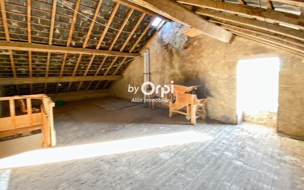 Maison à vendre    5 pièces •  Mazirat