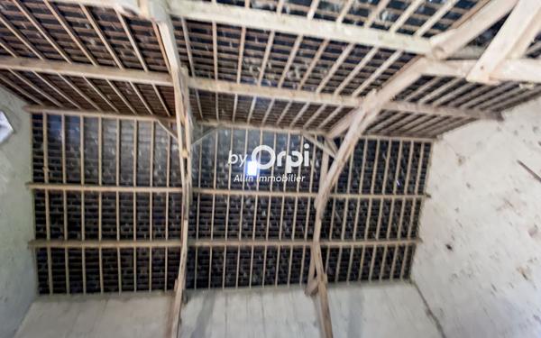 Maison à vendre    5 pièces •  Mazirat