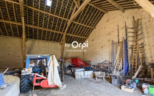 Maison à vendre    5 pièces •  Mazirat