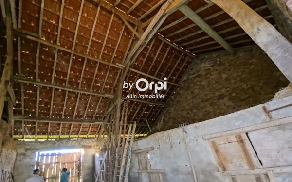 Maison à vendre    5 pièces •  Mazirat