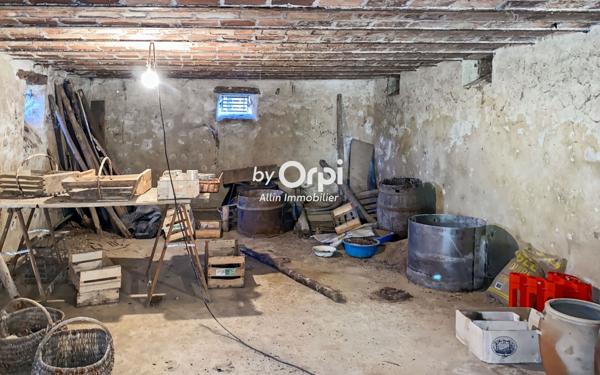 Maison à vendre    5 pièces •  Mazirat