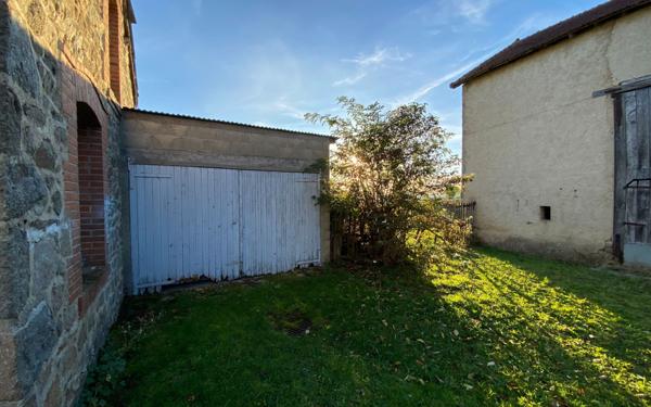 Maison à vendre    5 pièces •  Mazirat