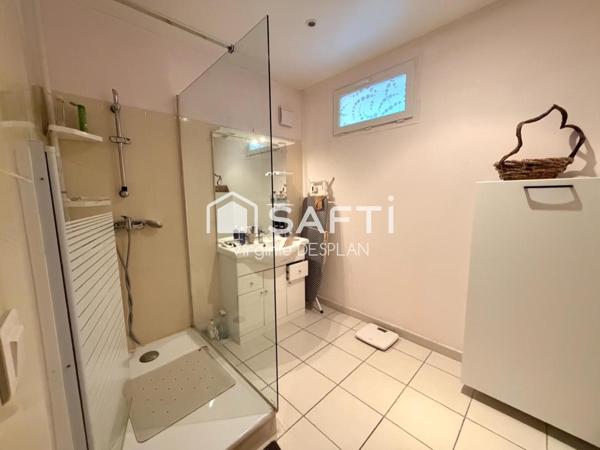 Appartement rez-de-jardin, 3 pièces avec terrasse, cave et place de parking privatives