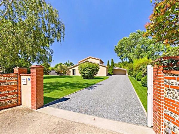 Magnifique Maison T7 220m2 sur 2000m2 de Terrain avec Piscine!!!