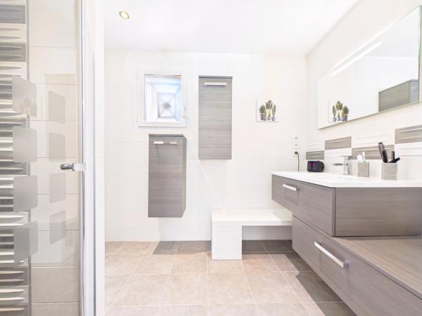Magnifique Maison T7 220m2 sur 2000m2 de Terrain avec Piscine!!!