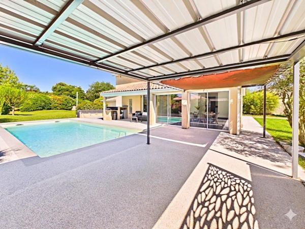 Magnifique Maison T7 220m2 sur 2000m2 de Terrain avec Piscine!!!