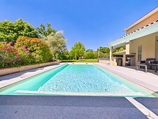 Magnifique Maison T7 220m2 sur 2000m2 de Terrain avec Piscine!!!