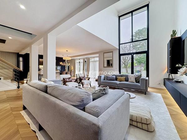 Vente                                                      Maison
                        
                     8 pièces                      226 m2                     à Yerres