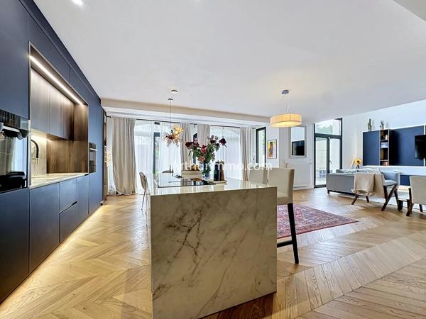 Vente                                                      Maison
                        
                     8 pièces                      226 m2                     à Yerres