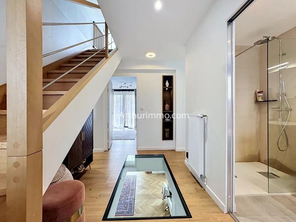 Vente                                                      Maison
                        
                     8 pièces                      226 m2                     à Yerres
