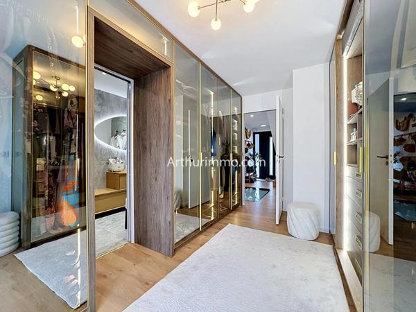 Vente                                                      Maison
                        
                     8 pièces                      226 m2                     à Yerres