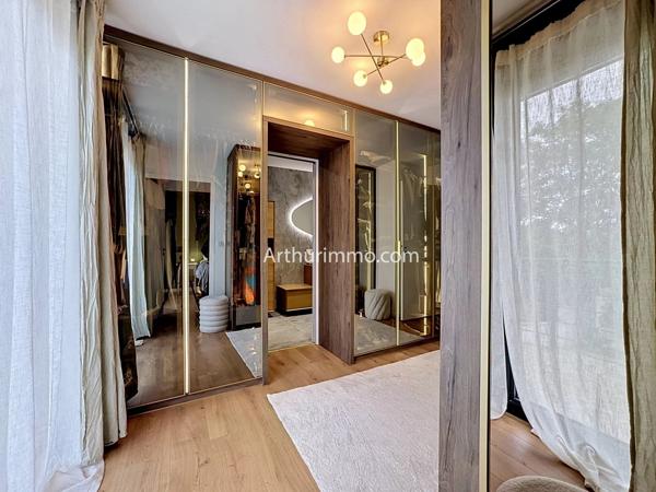 Vente                                                      Maison
                        
                     8 pièces                      226 m2                     à Yerres