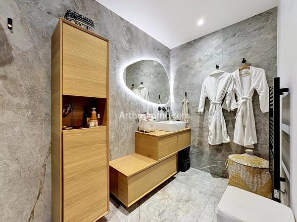 Vente                                                      Maison
                        
                     8 pièces                      226 m2                     à Yerres