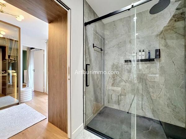 Vente                                                      Maison
                        
                     8 pièces                      226 m2                     à Yerres