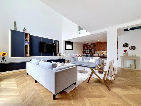 Vente                                                      Maison
                        
                     8 pièces                      226 m2                     à Yerres