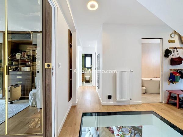 Vente                                                      Maison
                        
                     8 pièces                      226 m2                     à Yerres