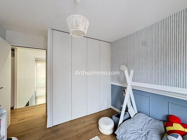 Vente                                                      Maison
                        
                     8 pièces                      226 m2                     à Yerres