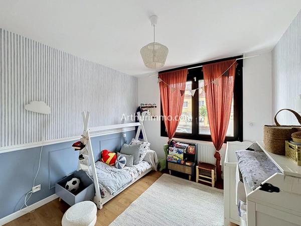 Vente                                                      Maison
                        
                     8 pièces                      226 m2                     à Yerres