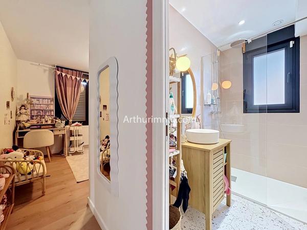 Vente                                                      Maison
                        
                     8 pièces                      226 m2                     à Yerres