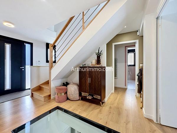 Vente                                                      Maison
                        
                     8 pièces                      226 m2                     à Yerres
