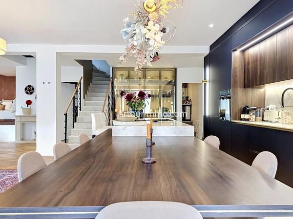 Vente                                                      Maison
                        
                     8 pièces                      226 m2                     à Yerres