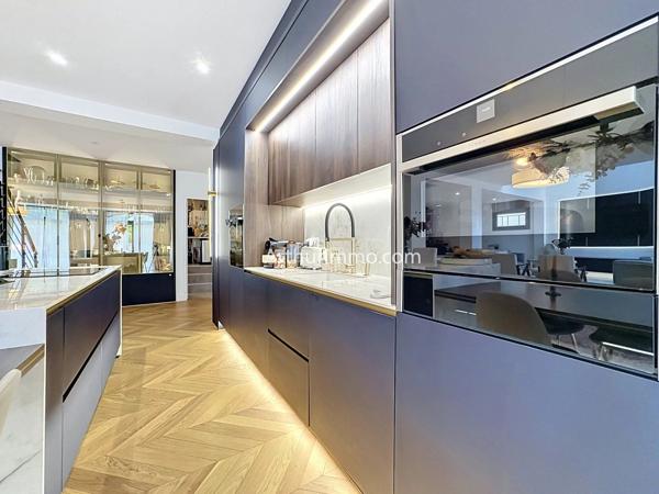 Vente                                                      Maison
                        
                     8 pièces                      226 m2                     à Yerres