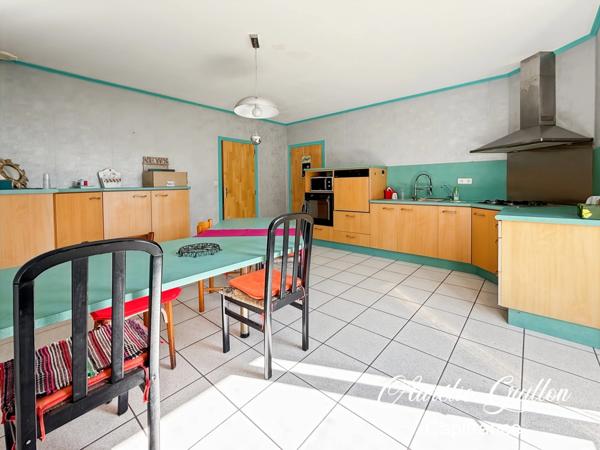 En exclusivité : Charmante longère en pierre avec dépendance et grand terrain de 4 500 m2 arboré, à 5 min de Mauron