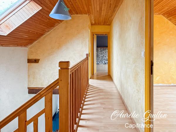 En exclusivité : Charmante longère en pierre avec dépendance et grand terrain de 4 500 m2 arboré, à 5 min de Mauron