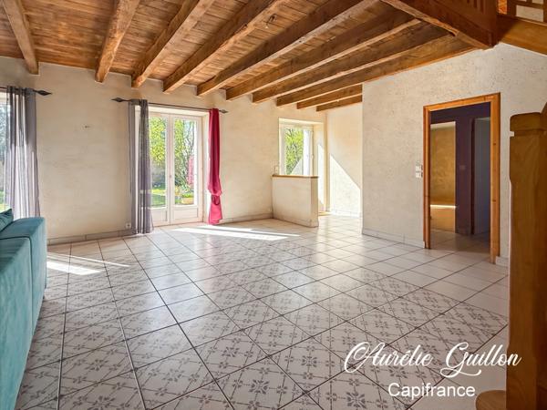 En exclusivité : Charmante longère en pierre avec dépendance et grand terrain de 4 500 m2 arboré, à 5 min de Mauron