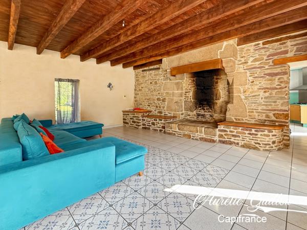 En exclusivité : Charmante longère en pierre avec dépendance et grand terrain de 4 500 m2 arboré, à 5 min de Mauron