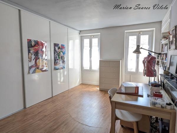 Immeuble- Local + beau duplex avec extérieur-CHAUMES-EN-BRIE centre.