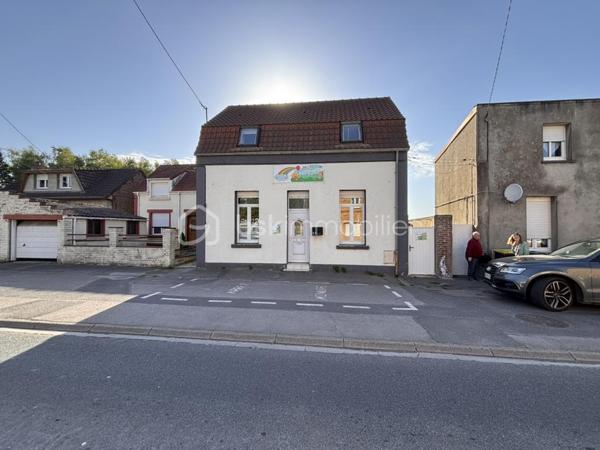Pascal BSK immobilier vous propose à la vente sur BURBURE
Maison individuelle de 124m2 -- Investissement locatif (MAM en place)
A vendre maison individuelle actuellement louée, exploitée en Maison d'Assistantes Maternelles (MAM) avec bail en cours jusqu'au 21 janvier 2029
idéal investisseur: revenus locatifs sécurisés et activité stable.
Description du bien
Au REZ DE CHAUSSEE
 * Entrée sur pièce de vie lumineuse de 39m2
* Pièce annexe (salle de jeux /bureau)
* Cuisine
* Salle d'eau
* WC séparée
* Cellier
* Cave 
* Véranda
A L'ETAGE
 * 3 chambres spacieuses
EXTERIEURS
* Terrasse
* Jardin avec pelouse
* Dépendance
CARACTERISTIQUES TECHNIQUES
* Chauffage gaz de ville ( chaudière chapée)
* Menuiserie PVC double vitrage au rez de chaussée
* Vélux bois à l'étage
* Raccordement tout à l'égout
* Toiture en bon état
* Travaux réalisé il y a environ 10 ans
PERFORMANCE ENERGETIQUE
* Classe énergétique : E
* Amélioration possible avec isolation extérieur ( objectif Dà C )
INFORMATIONS FINANCIERES
* Loyer actuel : 661€/ mois
* Taxe foncière / 811€ / année
LES POINTS FORTS
* Bien entretenu
* Aucun travaux à prévoir immédiatement
* Locataire en place jusqu'en janvier 2029
* Opportunité d'investissement serin avec rendement stable 
mise en vente du bien au prix de 129800€ Frais agence inclus à charge vendeur
Des questions, envie de programmer une visite n'hésitez pas à me contacter cette annonce référencé 333767 vous est présenté par 
Pascal MONVOISIN mandataire immobilier indépendant pour BSK immobilier immatriculée au RSAC d'ARRAS sous le numéro 994943181
