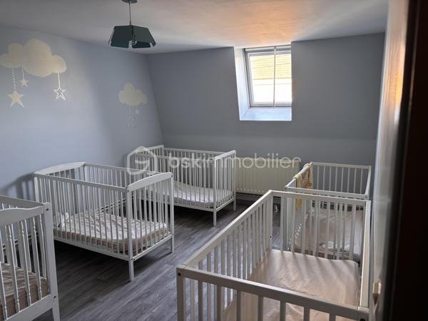 Pascal BSK immobilier vous propose à la vente sur BURBURE
Maison individuelle de 124m2 -- Investissement locatif (MAM en place)
A vendre maison individuelle actuellement louée, exploitée en Maison d'Assistantes Maternelles (MAM) avec bail en cours jusqu'au 21 janvier 2029
idéal investisseur: revenus locatifs sécurisés et activité stable.
Description du bien
Au REZ DE CHAUSSEE
 * Entrée sur pièce de vie lumineuse de 39m2
* Pièce annexe (salle de jeux /bureau)
* Cuisine
* Salle d'eau
* WC séparée
* Cellier
* Cave 
* Véranda
A L'ETAGE
 * 3 chambres spacieuses
EXTERIEURS
* Terrasse
* Jardin avec pelouse
* Dépendance
CARACTERISTIQUES TECHNIQUES
* Chauffage gaz de ville ( chaudière chapée)
* Menuiserie PVC double vitrage au rez de chaussée
* Vélux bois à l'étage
* Raccordement tout à l'égout
* Toiture en bon état
* Travaux réalisé il y a environ 10 ans
PERFORMANCE ENERGETIQUE
* Classe énergétique : E
* Amélioration possible avec isolation extérieur ( objectif Dà C )
INFORMATIONS FINANCIERES
* Loyer actuel : 661€/ mois
* Taxe foncière / 811€ / année
LES POINTS FORTS
* Bien entretenu
* Aucun travaux à prévoir immédiatement
* Locataire en place jusqu'en janvier 2029
* Opportunité d'investissement serin avec rendement stable 
mise en vente du bien au prix de 129800€ Frais agence inclus à charge vendeur
Des questions, envie de programmer une visite n'hésitez pas à me contacter cette annonce référencé 333767 vous est présenté par 
Pascal MONVOISIN mandataire immobilier indépendant pour BSK immobilier immatriculée au RSAC d'ARRAS sous le numéro 994943181