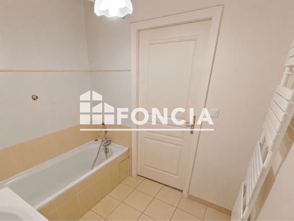 Location Appartement 2 pièces 47.4 m² - 11,13,17 RUE JEAN JAURES Ambilly 74100