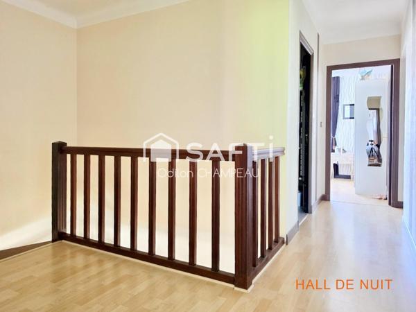 Maison 3 faces 130m2 - 5 chambres avec jardin, garage et panneaux solaires.